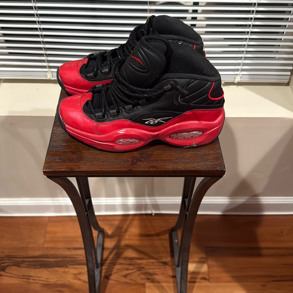 Allen Iverson the Question sneakers!  Women’s 9/Men’s 7.5